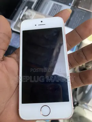 Apple iPhone SE 64 GB Silver