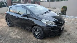 Toyota Vitz 1.3 FWD 5dr 2015 Black