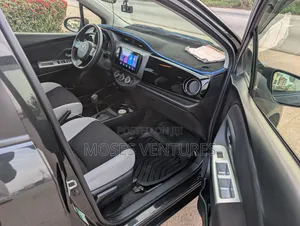 Toyota Vitz 1.3 FWD 5dr 2015 Black