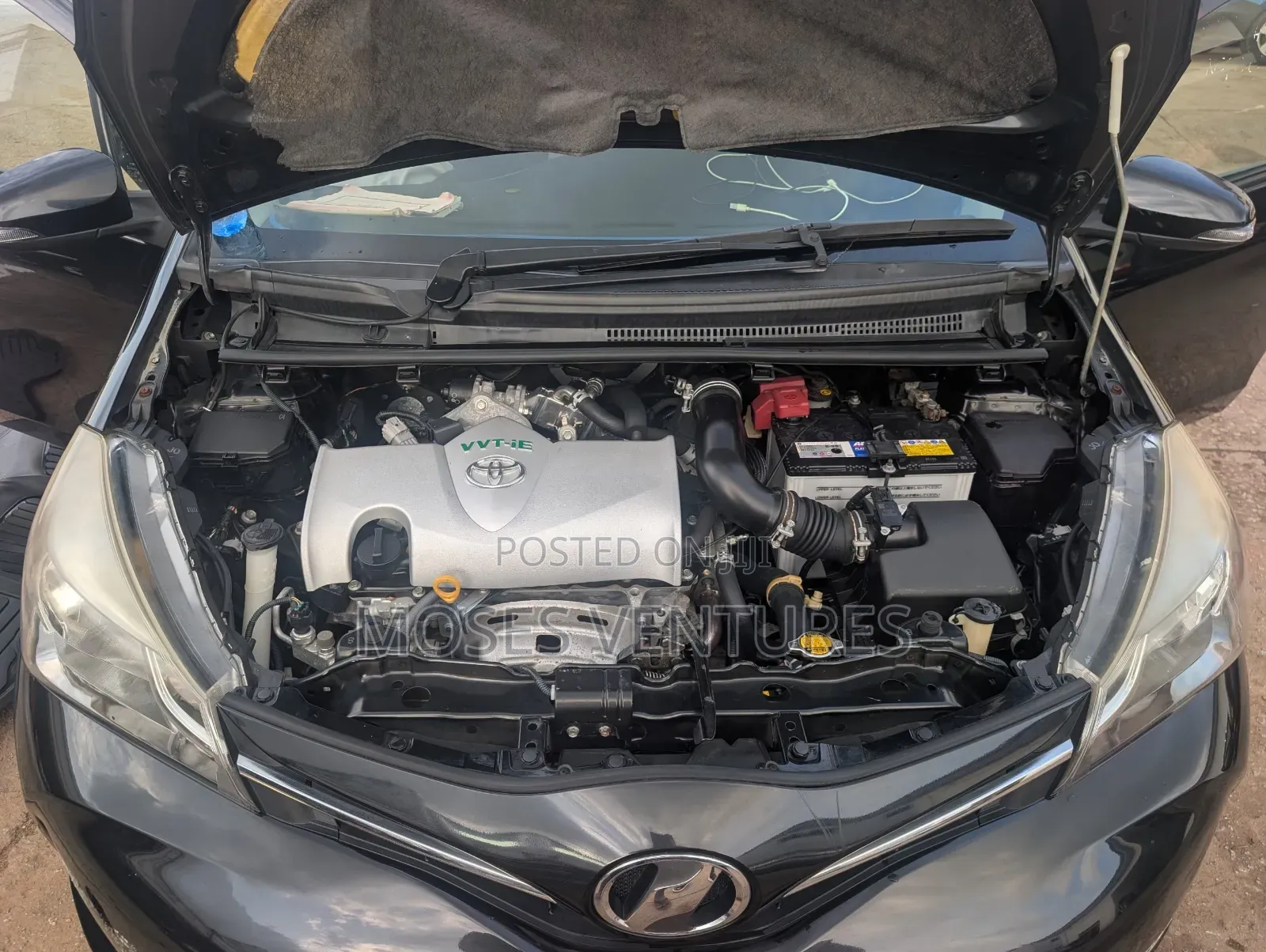 Toyota Vitz 1.3 FWD 5dr 2015 Black