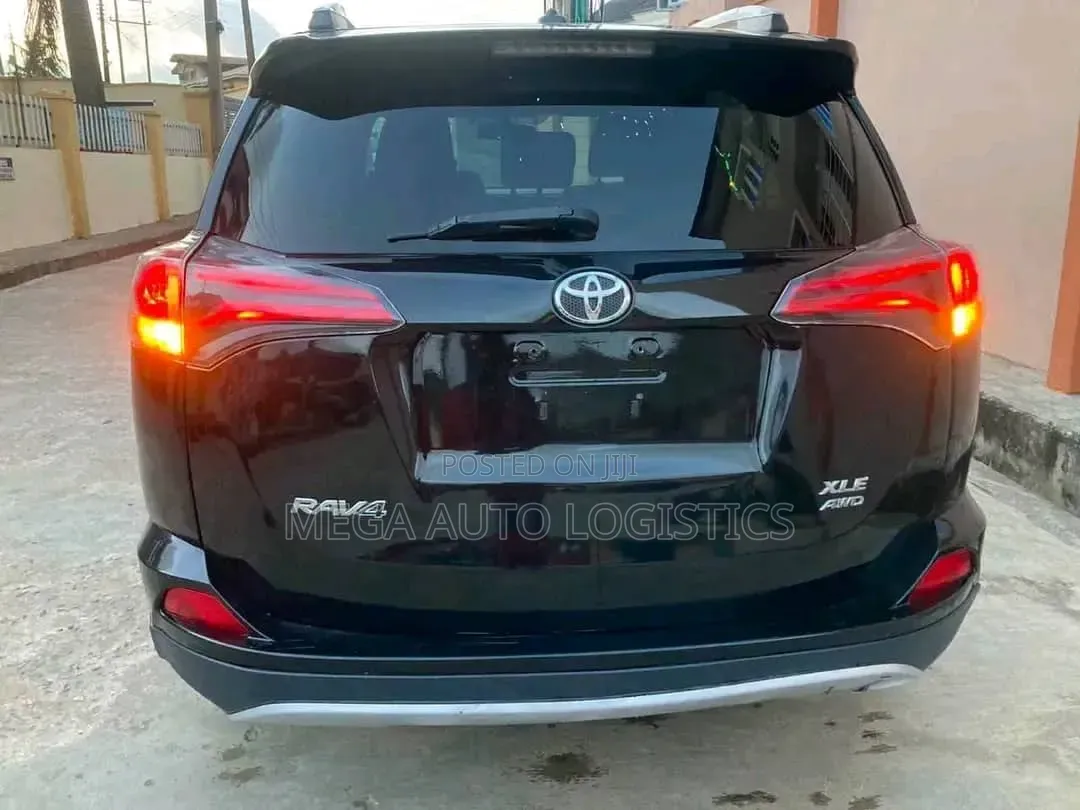 Toyota RAV4 XLE AWD (2.5L 4cyl 6A) 2017 Matt Black