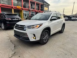 Toyota Highlander XLE 4x4 V6 (3.5L 6cyl 8A) 2018 White