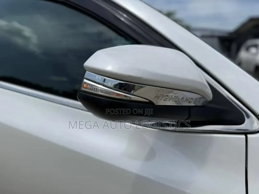 Toyota Highlander XLE 4x4 V6 (3.5L 6cyl 8A) 2018 White