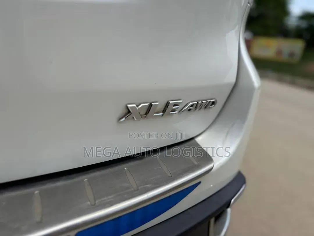 Toyota Highlander XLE 4x4 V6 (3.5L 6cyl 8A) 2018 White