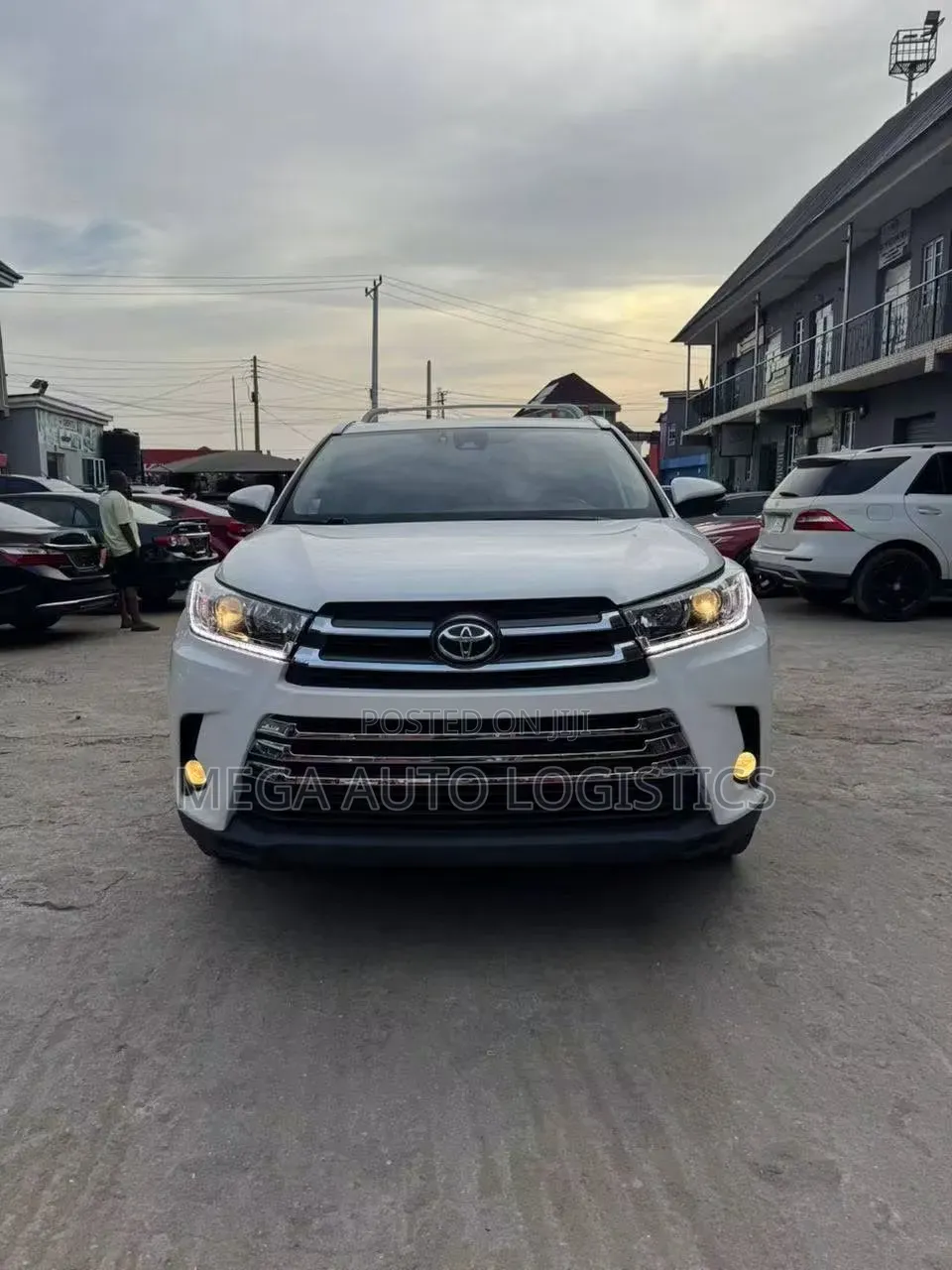 Toyota Highlander XLE 4x4 V6 (3.5L 6cyl 8A) 2018 White