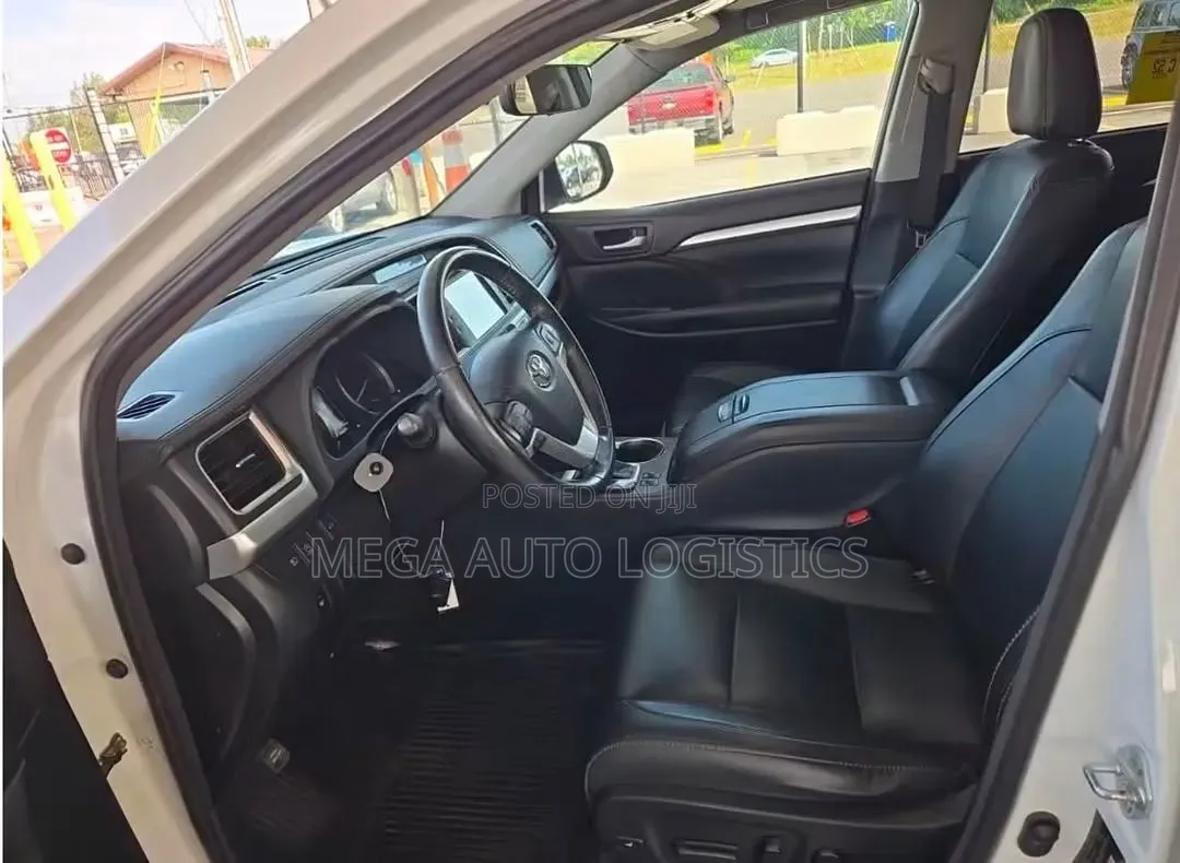 Toyota Highlander XLE 4x4 V6 (3.5L 6cyl 8A) 2018 White