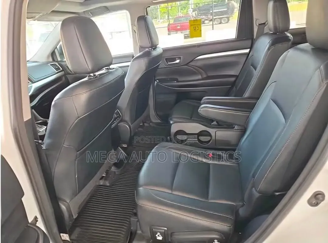 Toyota Highlander XLE 4x4 V6 (3.5L 6cyl 8A) 2018 White