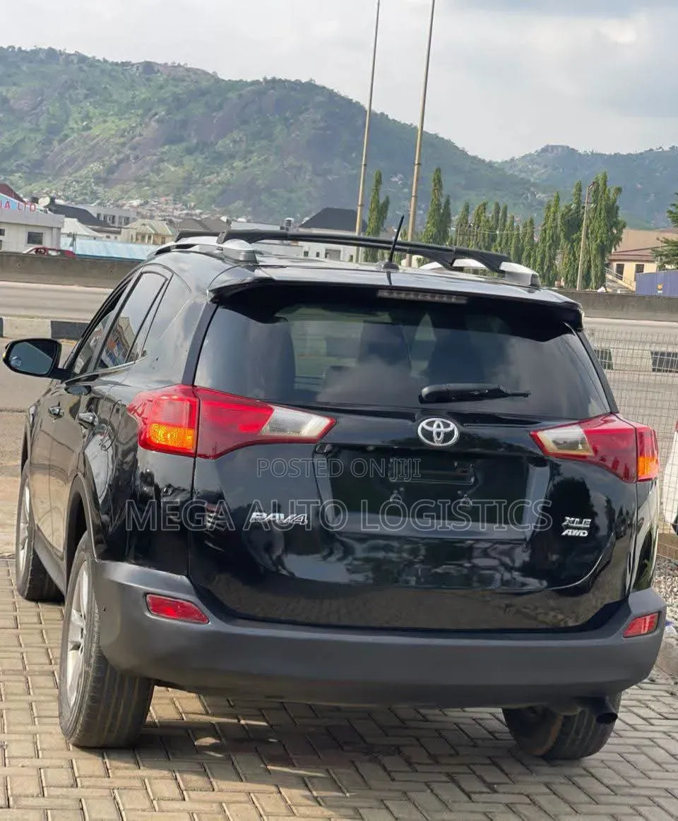 Toyota RAV4 XLE 4dr SUV AWD (2.5L 4cyl 6A) 2015 Matt Black