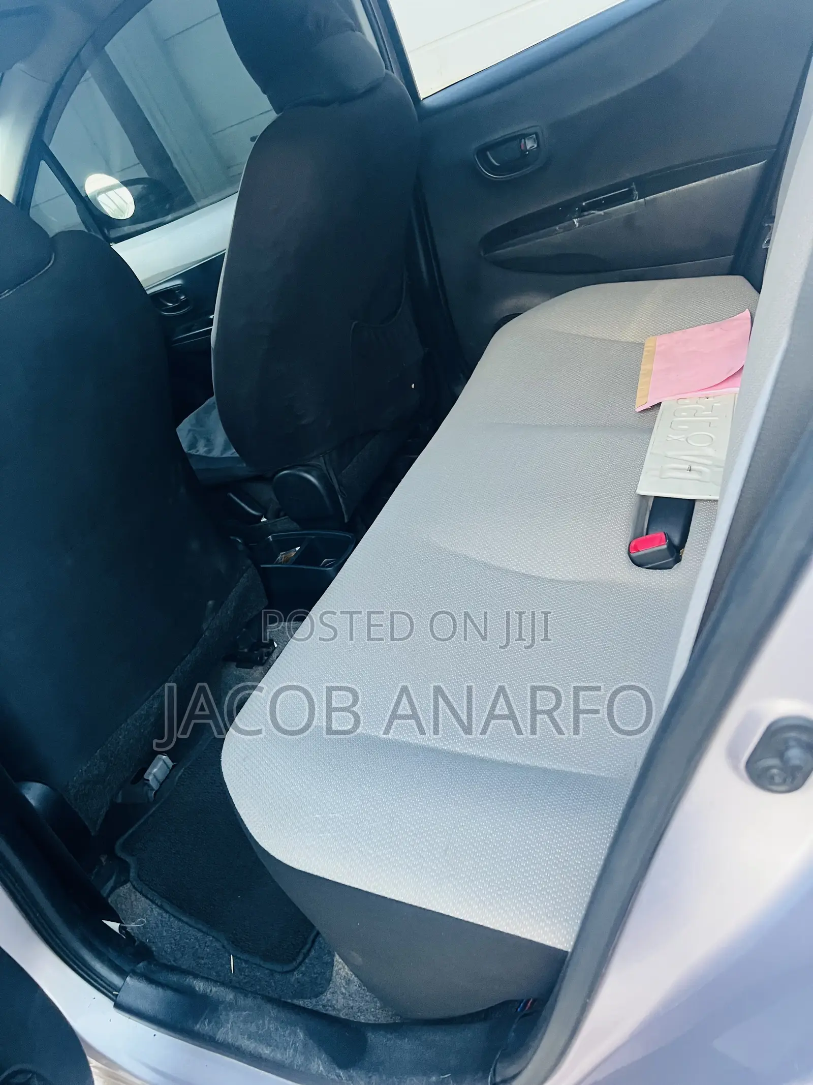 Toyota Vitz 1.3 AWD 5dr 2012 Gold