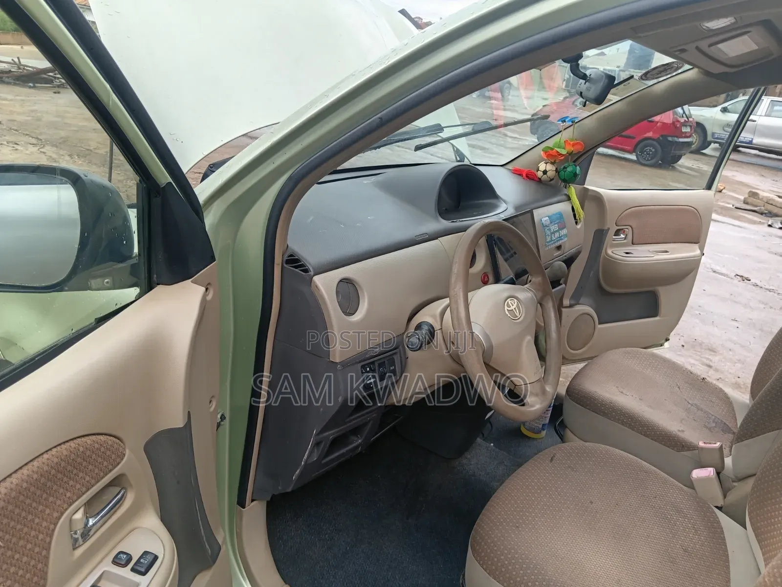 Toyota Sienta 2013 Green