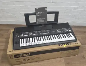 YAMAHA PSR Sx 600