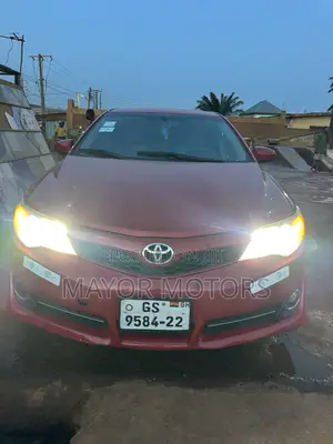 Toyota Camry SE 4dr Sedan (2.5L 4cyl 6A) 2014 Red