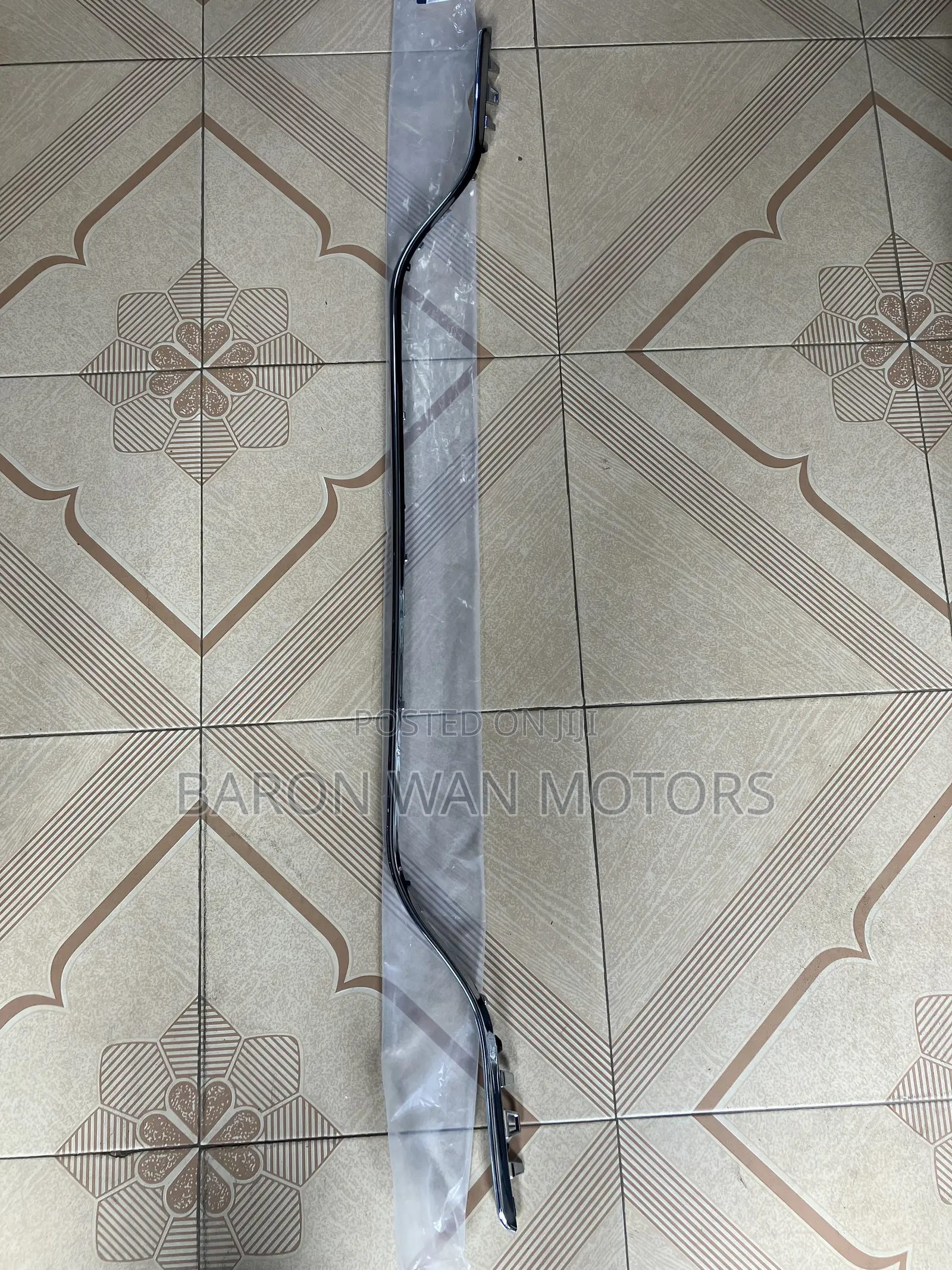 W205 C300 Back Bumper Shinning Old Model Available