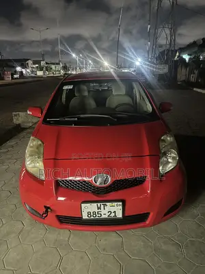 Toyota Vitz 2009 Red