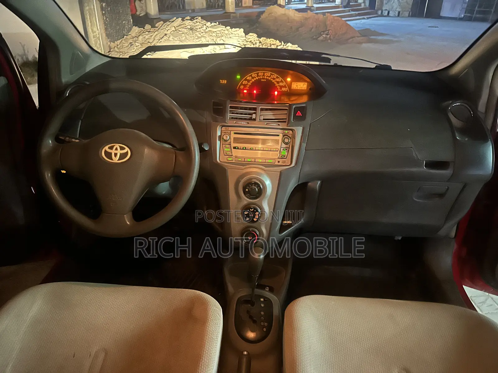 Toyota Vitz 2009 Red