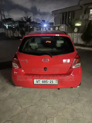 Toyota Vitz 2009 Red
