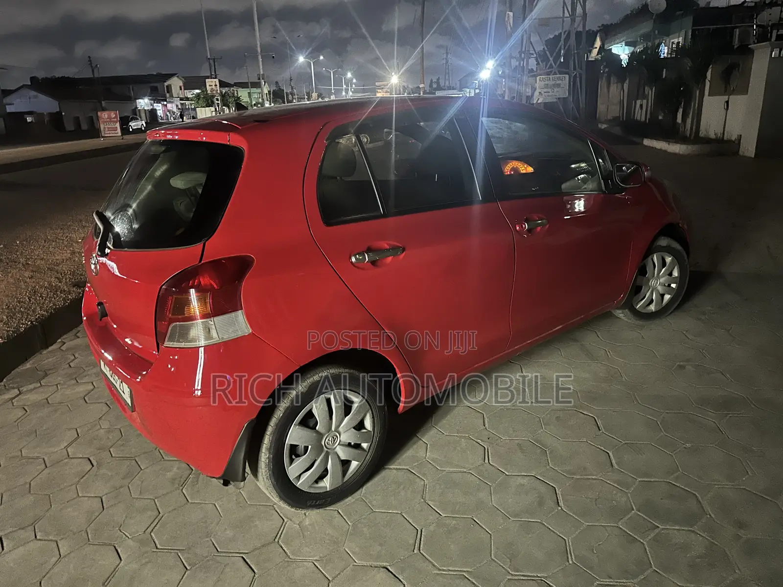 Toyota Vitz 2009 Red