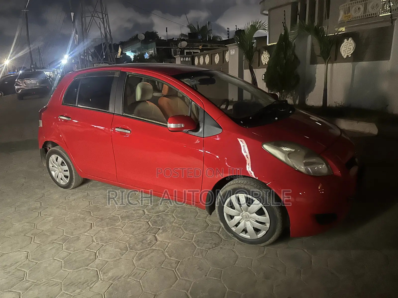 Toyota Vitz 2009 Red