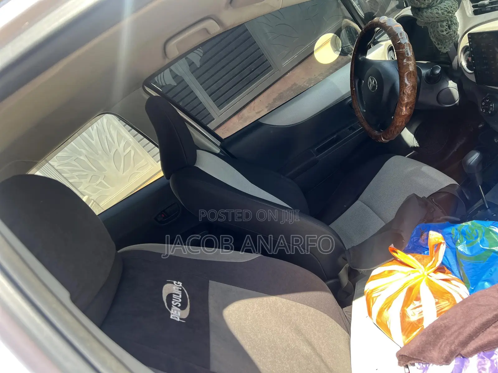 Toyota Vitz 1.3 AWD 5dr 2012 Gold