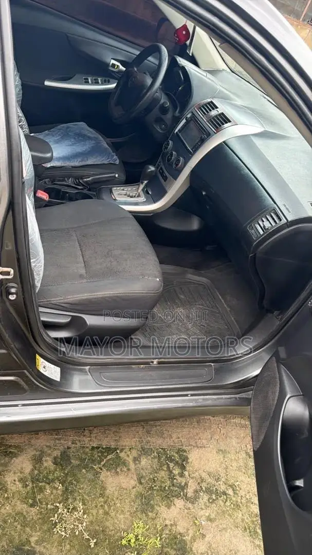 Toyota Corolla S 4dr Sedan (1.8L 4cyl 4A) 2012 Gray