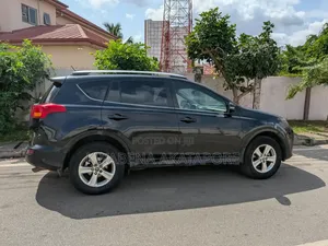 Toyota RAV4 XLE AWD (2.5L 4cyl 6A) 2016 Black