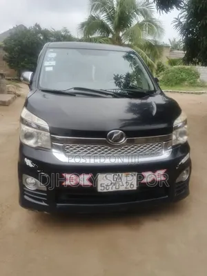 Toyota Voxy V 4WD 8-Seater 2013 White