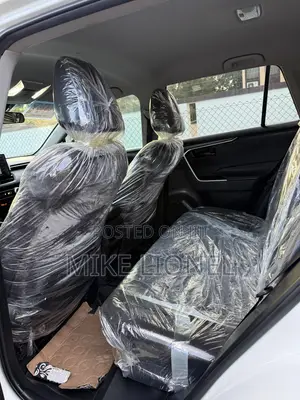 Toyota RAV4 LE AWD 2020 White