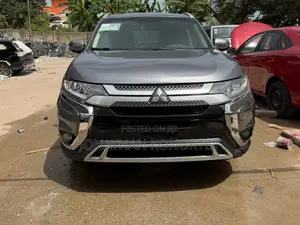 Mitsubishi Outlander SE FWD 2016 Gray