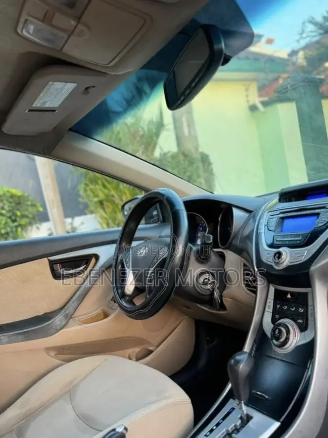 Hyundai Elantra 2012 Red