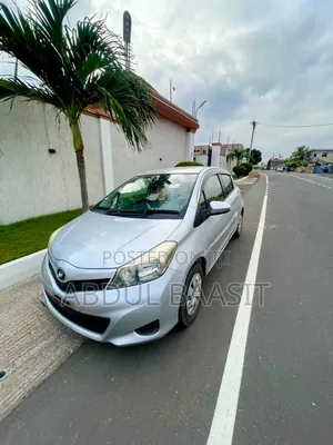 Toyota Vitz 1.3 FWD 5dr 2012 Silver