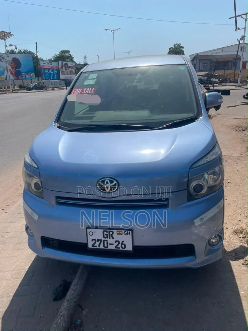Toyota Voxy 2010 Blue