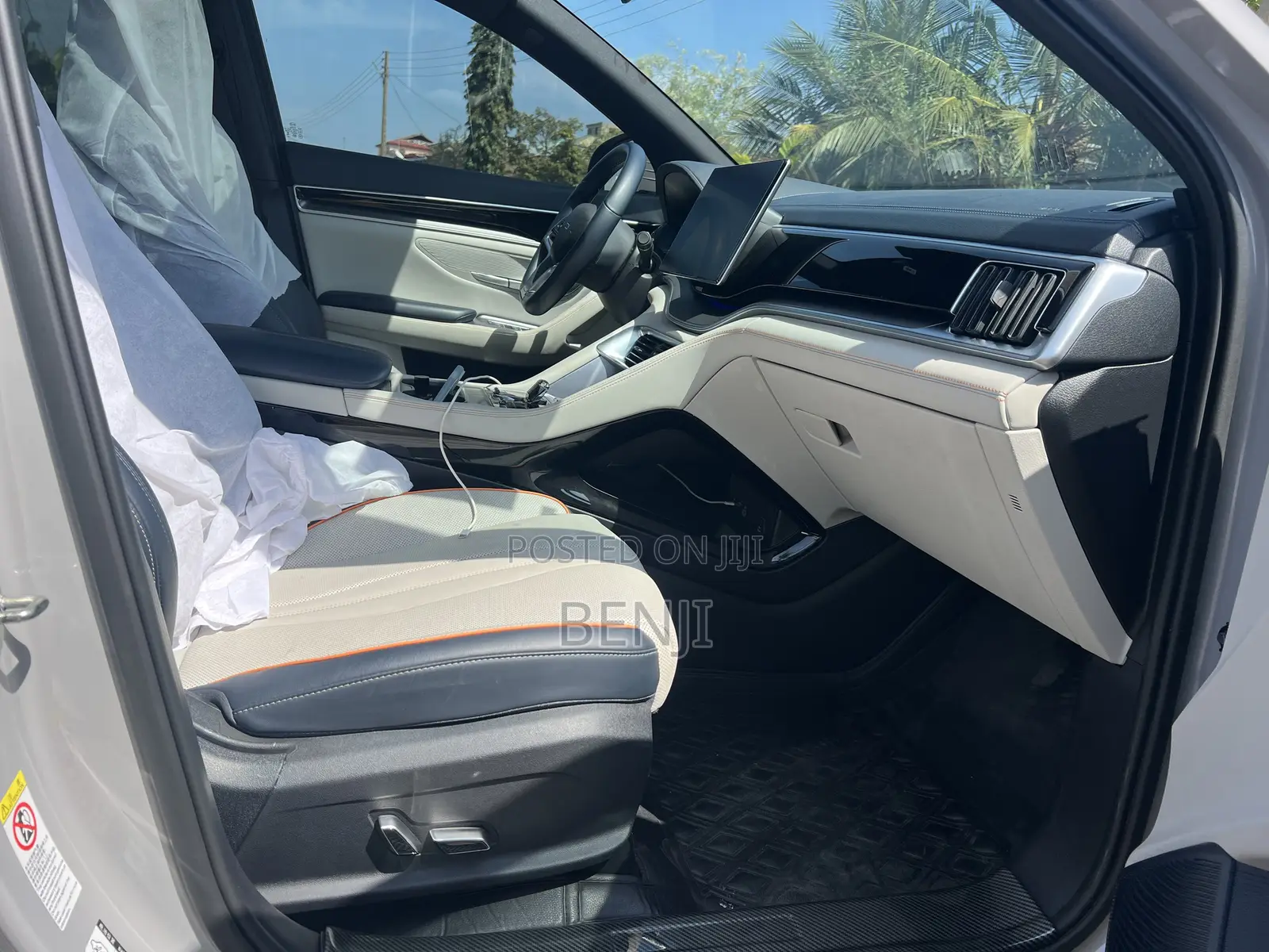 New BYD Song Pro DM-i 2023 Off white