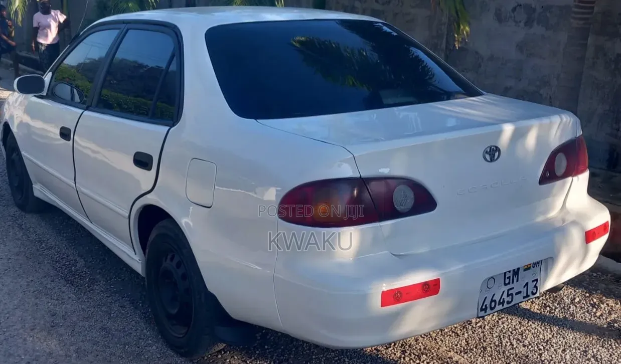 Toyota Corolla 2002 White