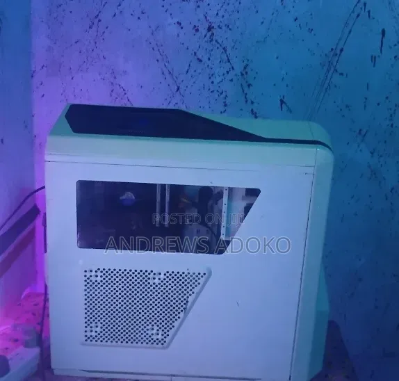 Desktop Computer 8GB Intel Core i7 SSD 500GB