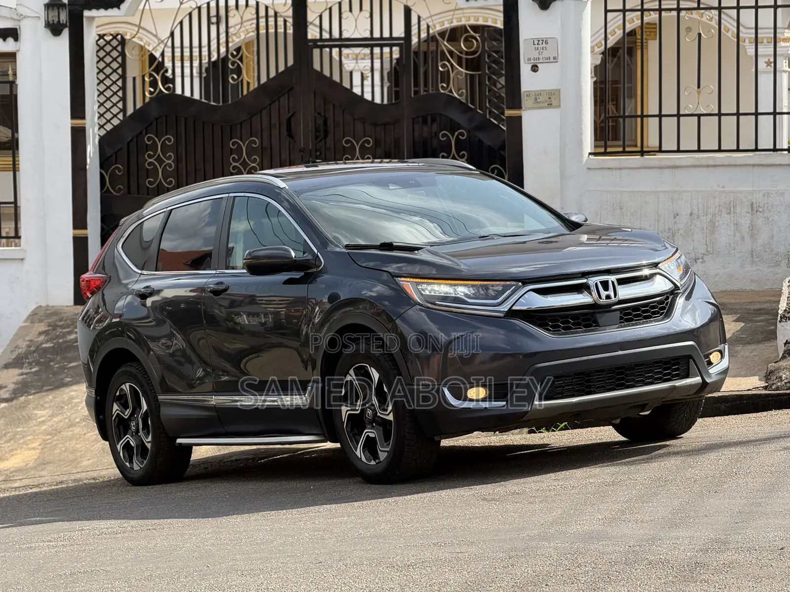 Honda CR-V Touring AWD 2019 Gray
