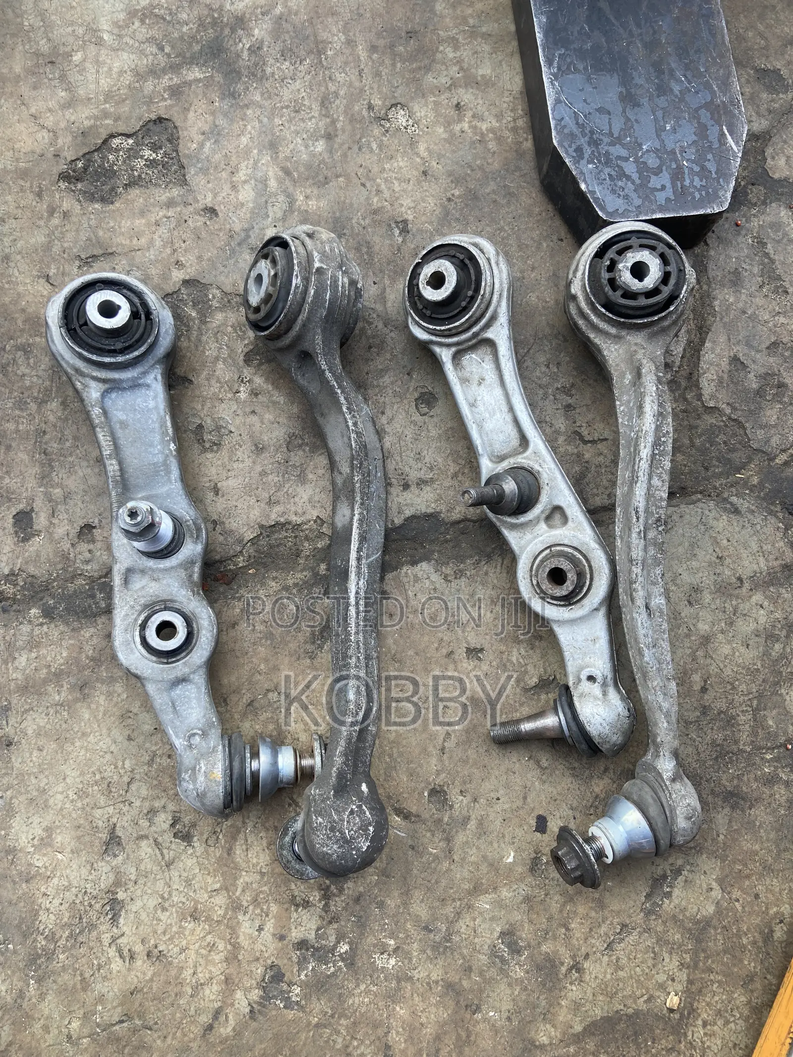 Benz C300/205 2012,2013,2015,2016,2017,2018,2019,2020 Lower Arm Used