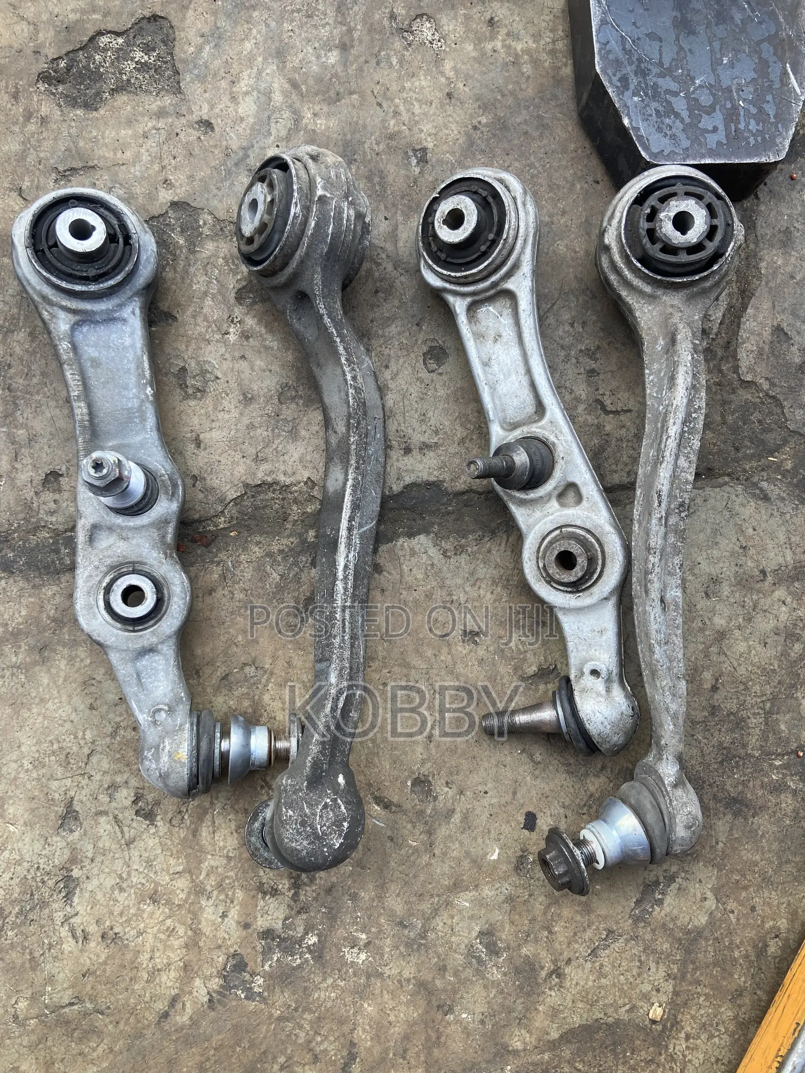 Benz C300/205 2012,2013,2015,2016,2017,2018,2019,2020 Lower Arm Used