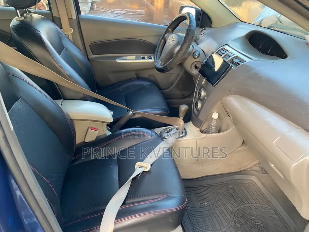 Toyota Belta 2010 Blue