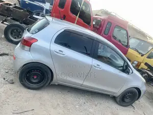 Toyota Vitz 1.3 AWD 3dr 2010 Burgundy