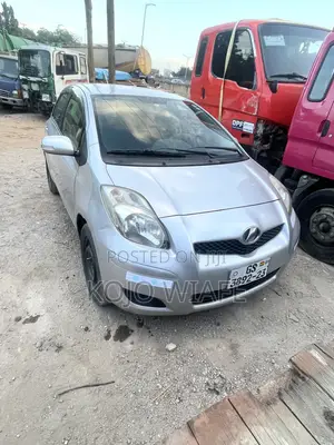 Toyota Vitz 1.3 AWD 3dr 2010 Burgundy