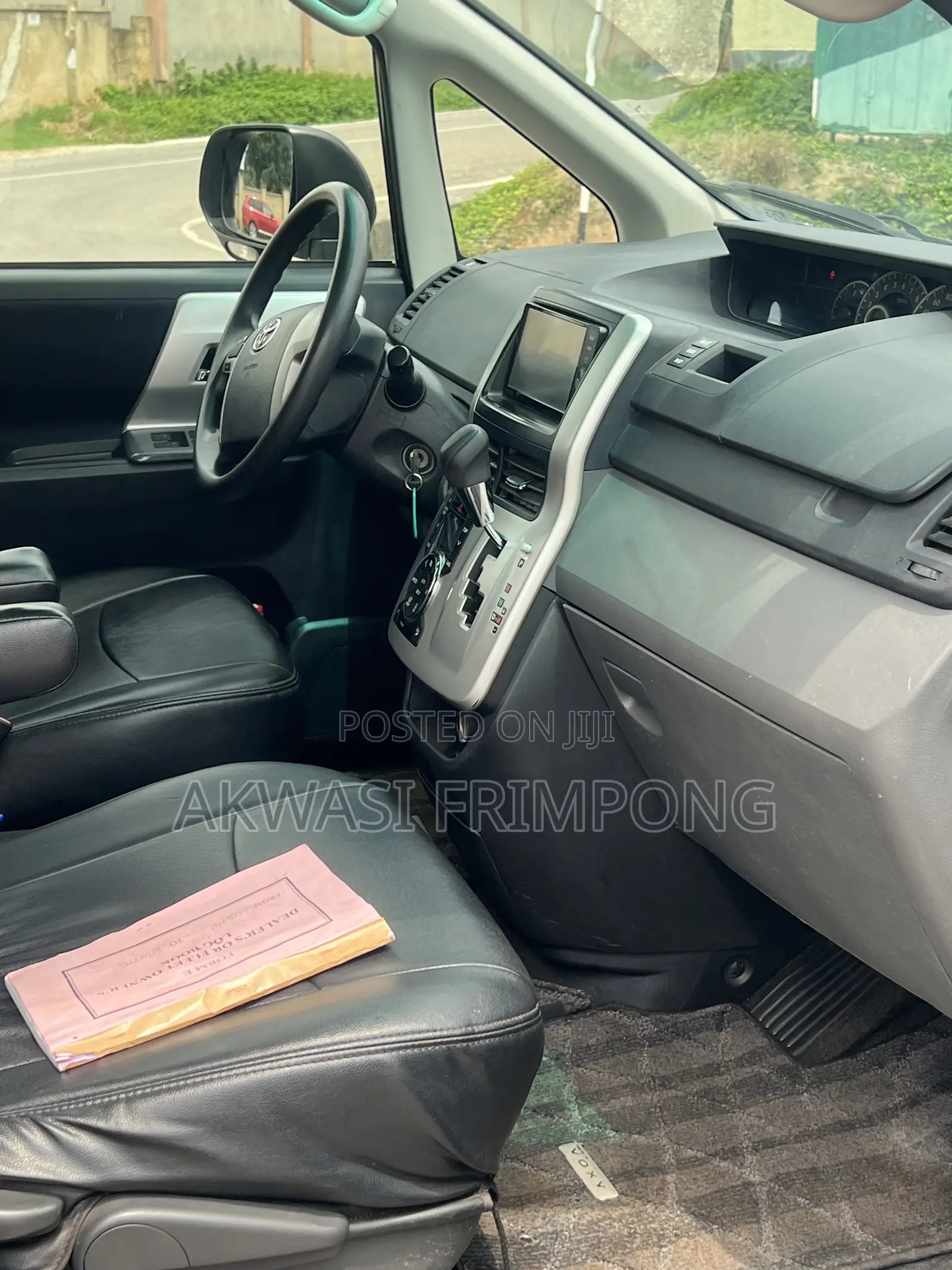 Toyota Voxy V 2WD 7-Seater 2012 Black