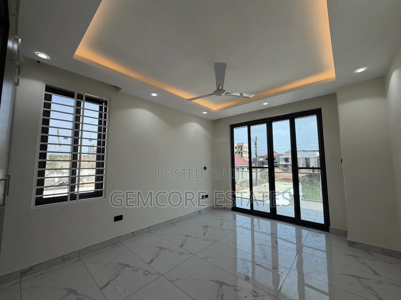2bdrm Apartment in Lakeside for rent