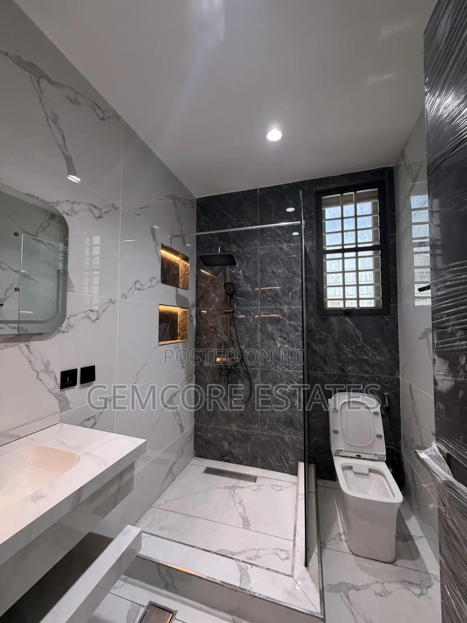 2bdrm Apartment in Lakeside for rent