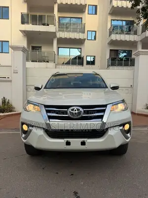 Toyota Fortuner 2.7 AWD 2019 White