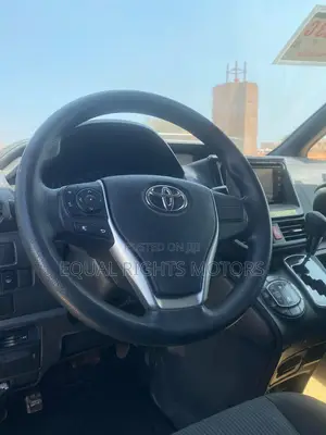 2014 Toyota Voxy 2.0L