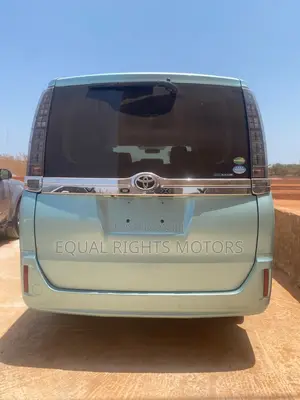 2014 Toyota Voxy 2.0L