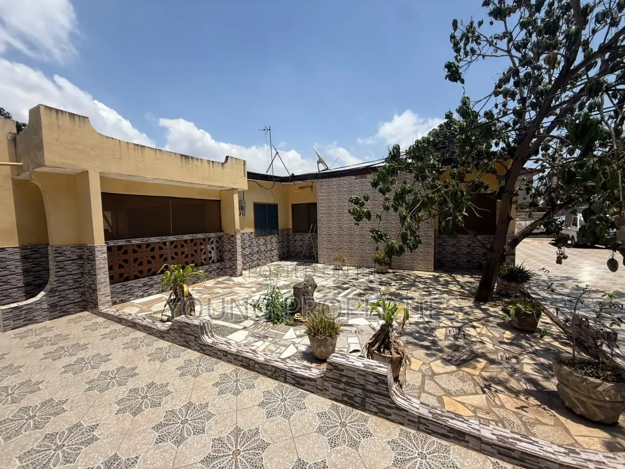 2bdrm Apartment in Awoshei Oyinase, Last Stop for rent