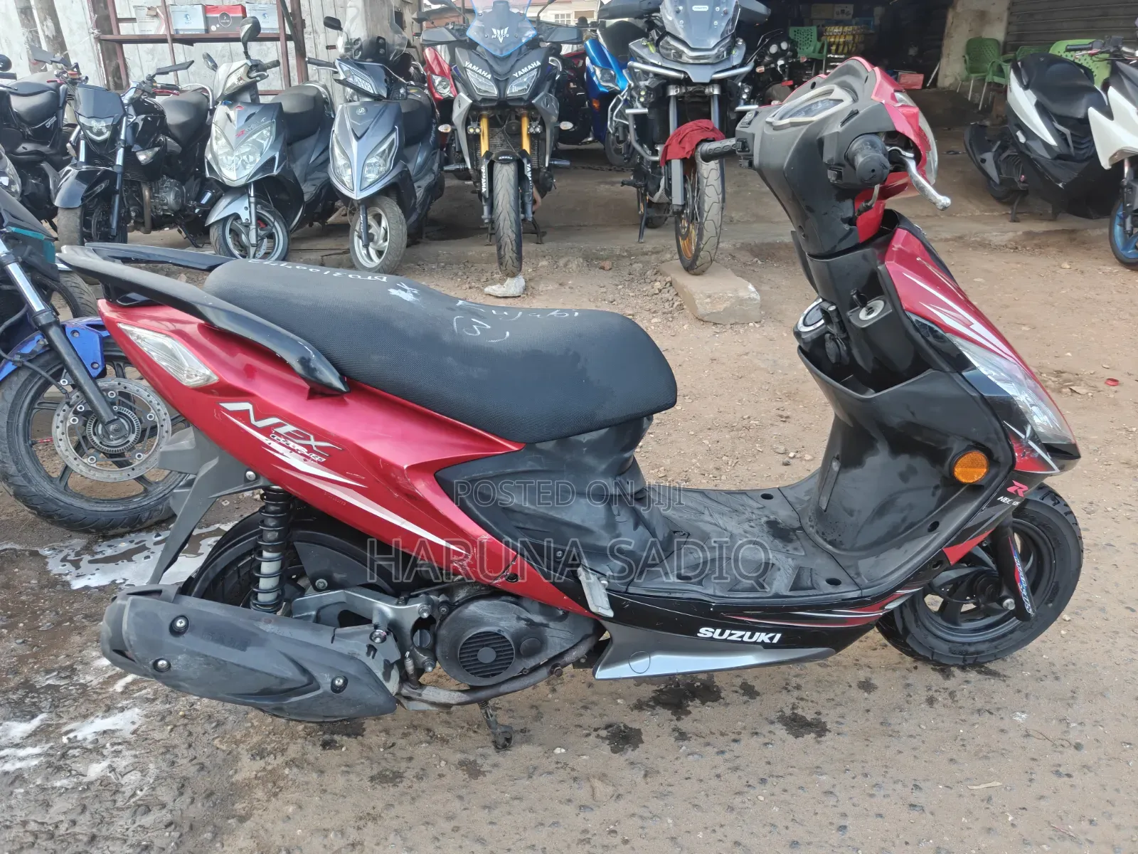 Suzuki EN125-2A 2011 Red