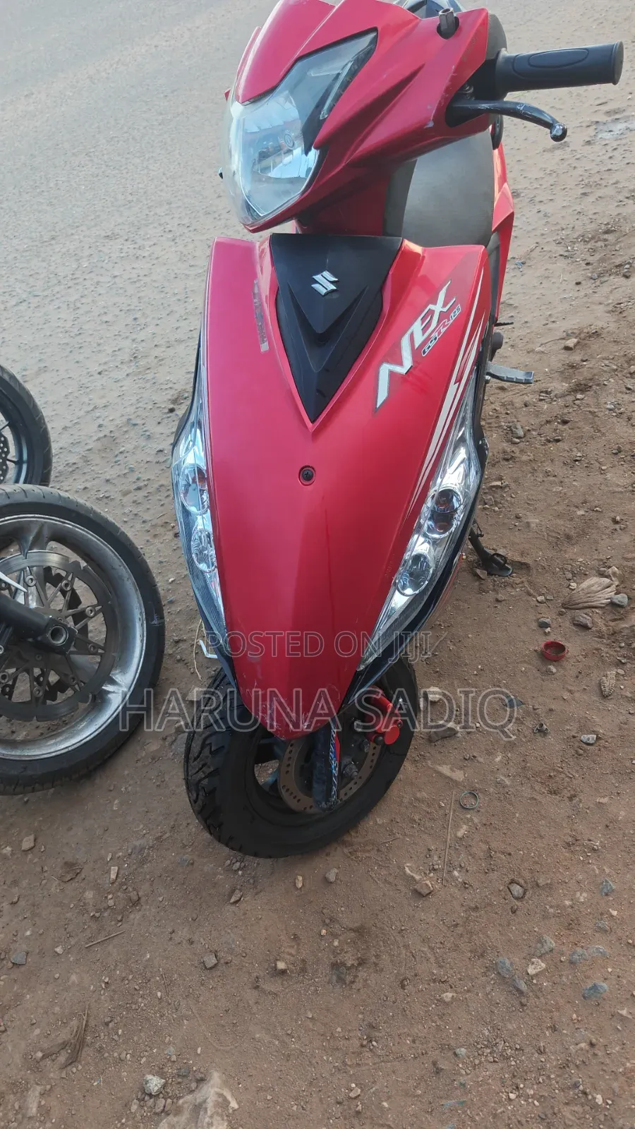 Suzuki EN125-2A 2011 Red