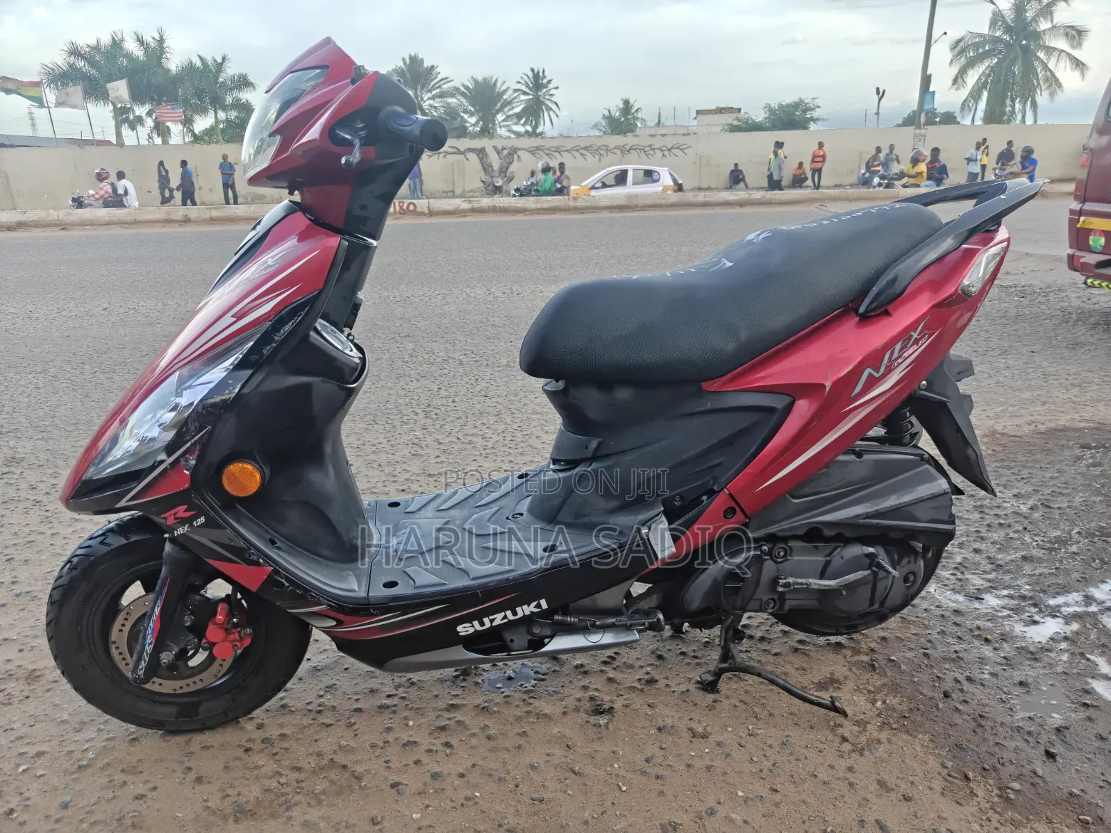 Suzuki EN125-2A 2011 Red